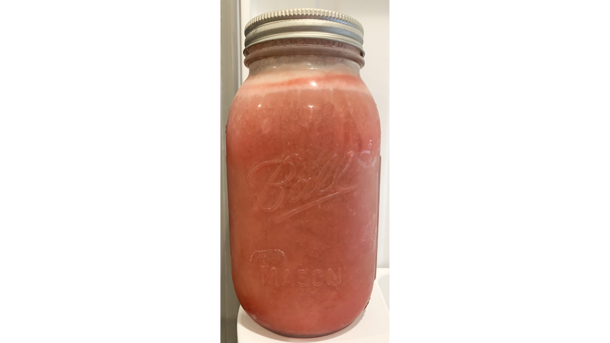 smoothie that is pink in color